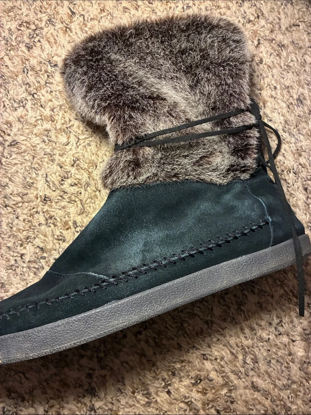 Toms suede shoe